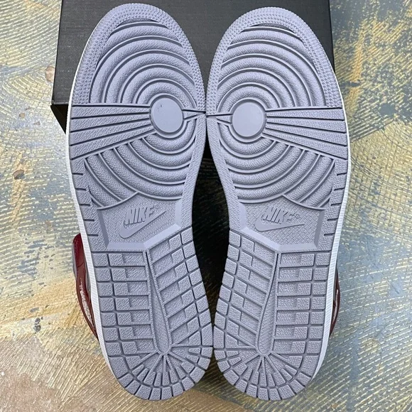 Nike Air Jordan 1 Mid Cherrywood DQ8426-615 10 Bordeaux - Picture 9 of 10